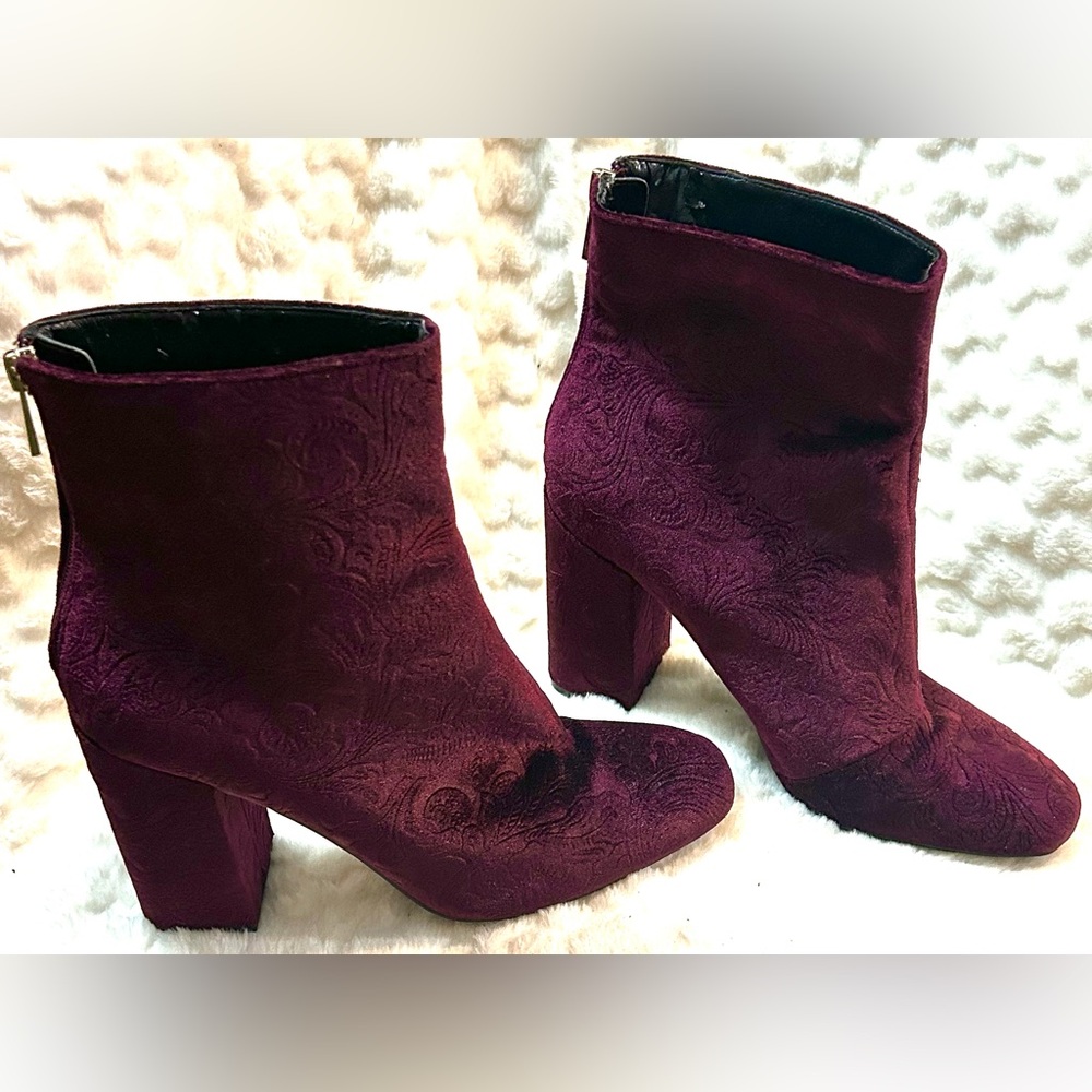 Jessica Simpson Etched Velvet Burgundy block heel ankle boots women’s size 7.5M
